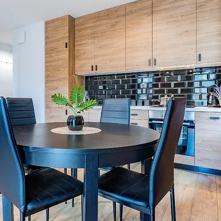 Glow Apartments, Dolny