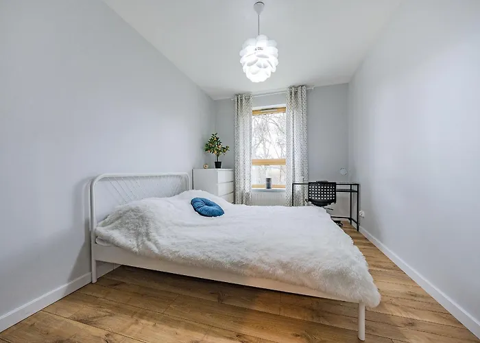 Glow Apartments, Dolny 公寓 *